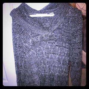And dark gray sweater with scoop neck long sleeve